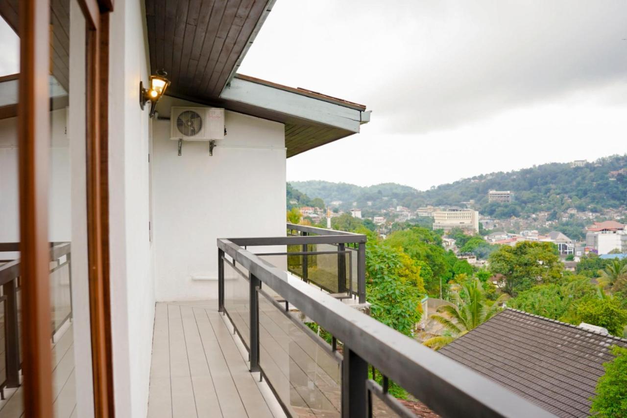 Chariot Square Hotel Kandy Exterior photo