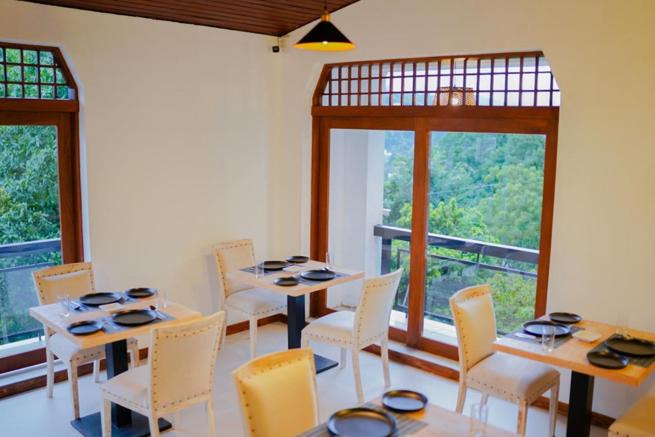 Chariot Square Hotel Kandy Exterior photo