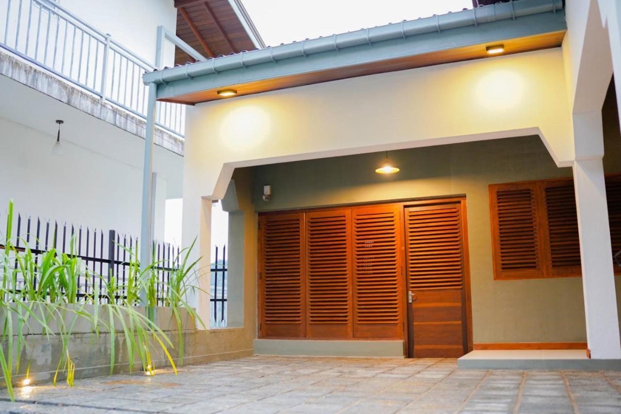 Chariot Square Hotel Kandy Exterior photo